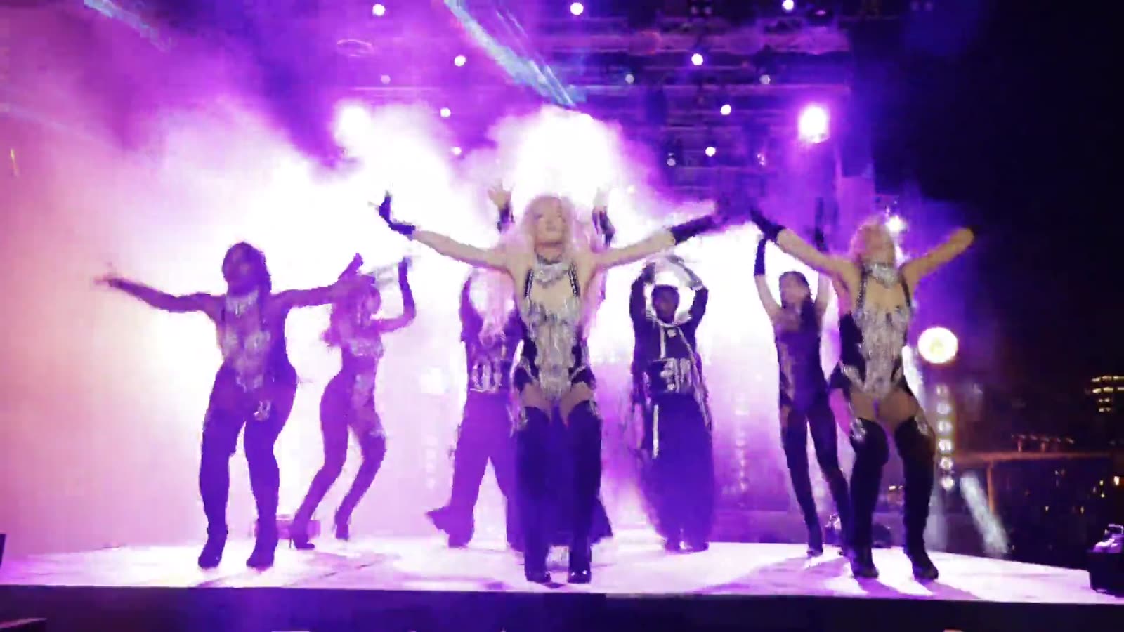 HYPNOTIZED · Performers & choreography