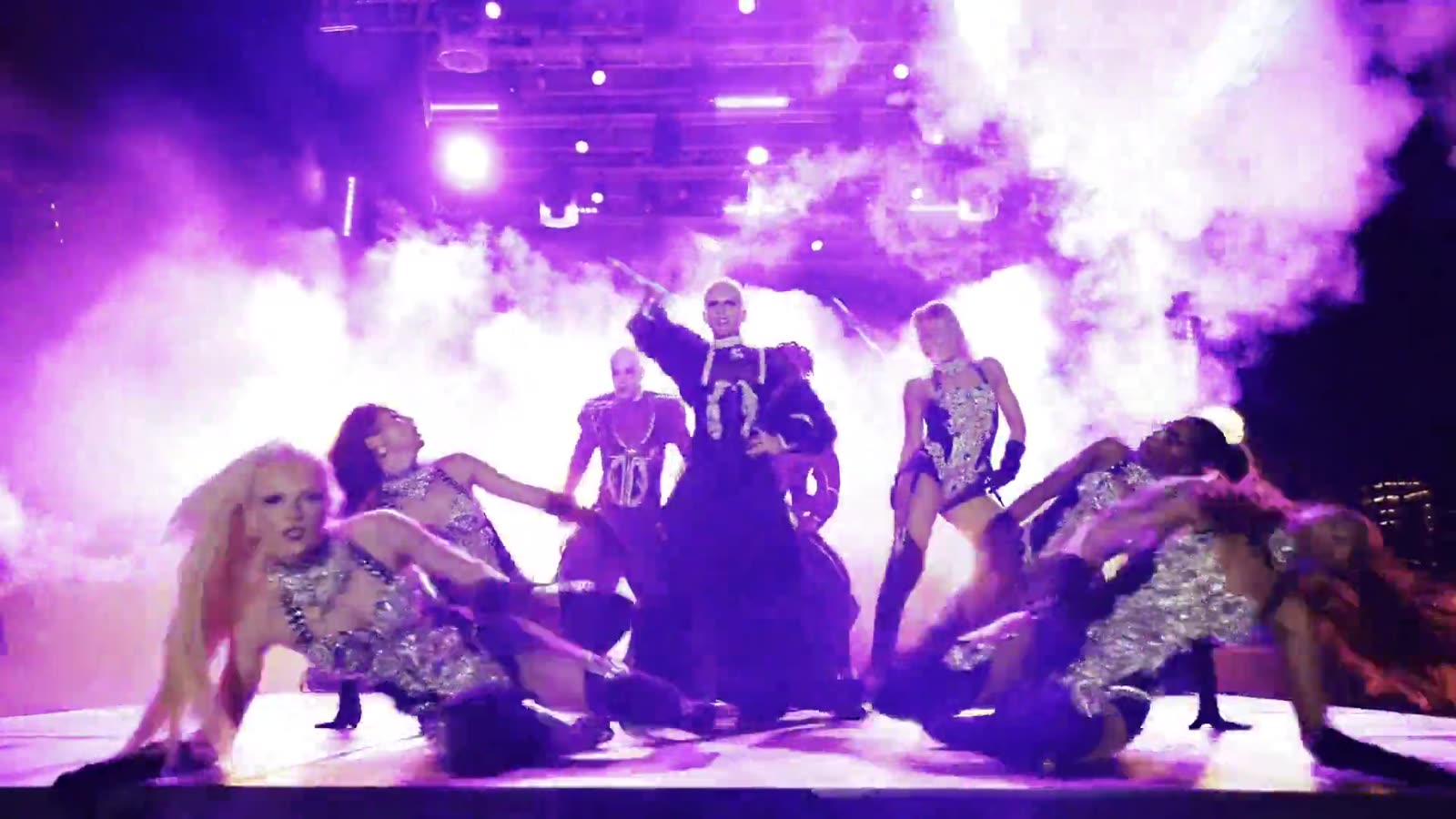 HYPNOTIZED · Stage & lighting