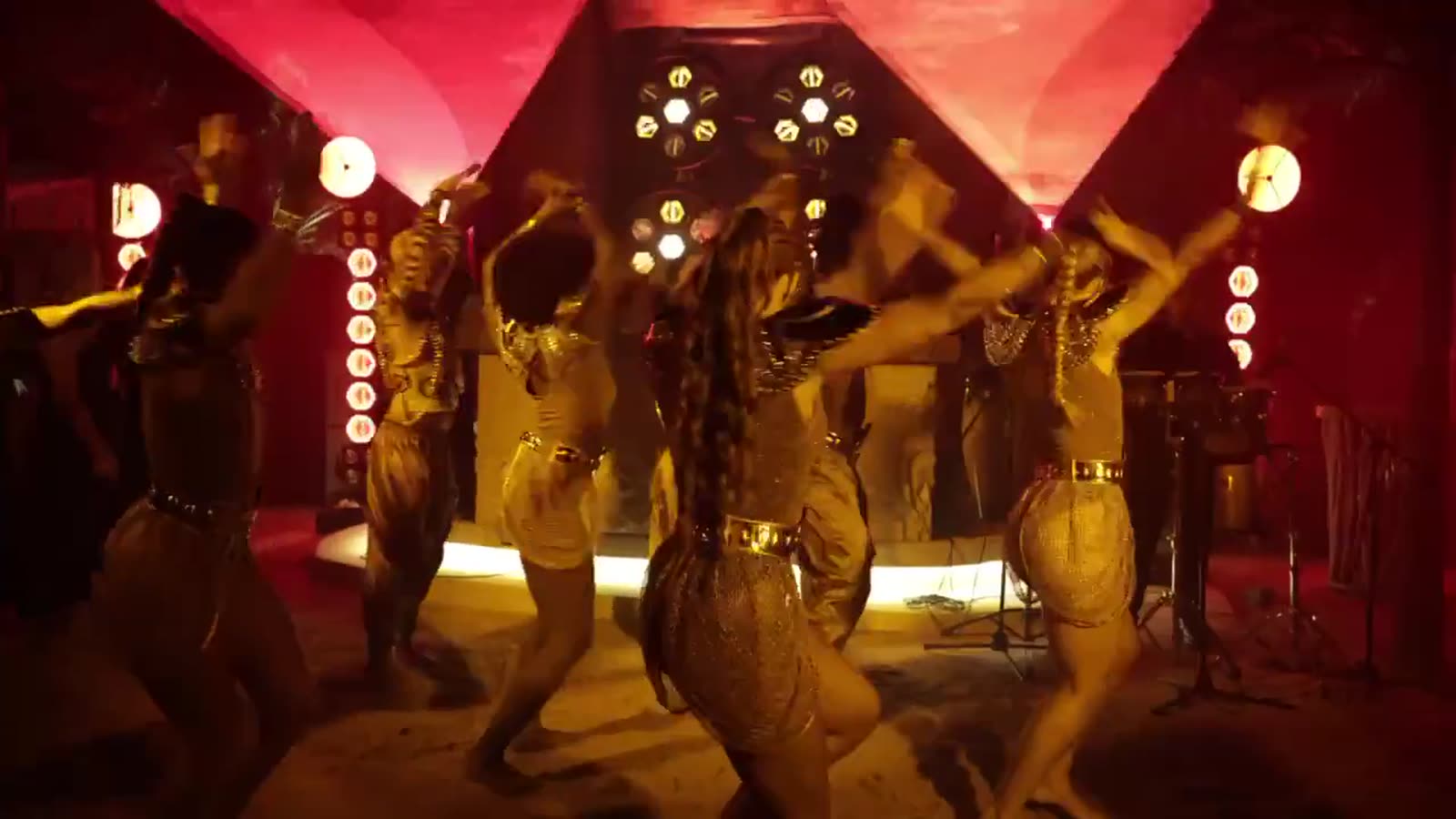 NOEMA · Performers & choreography
