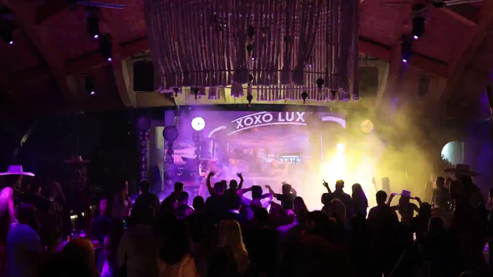 XOXO · Stage & lighting